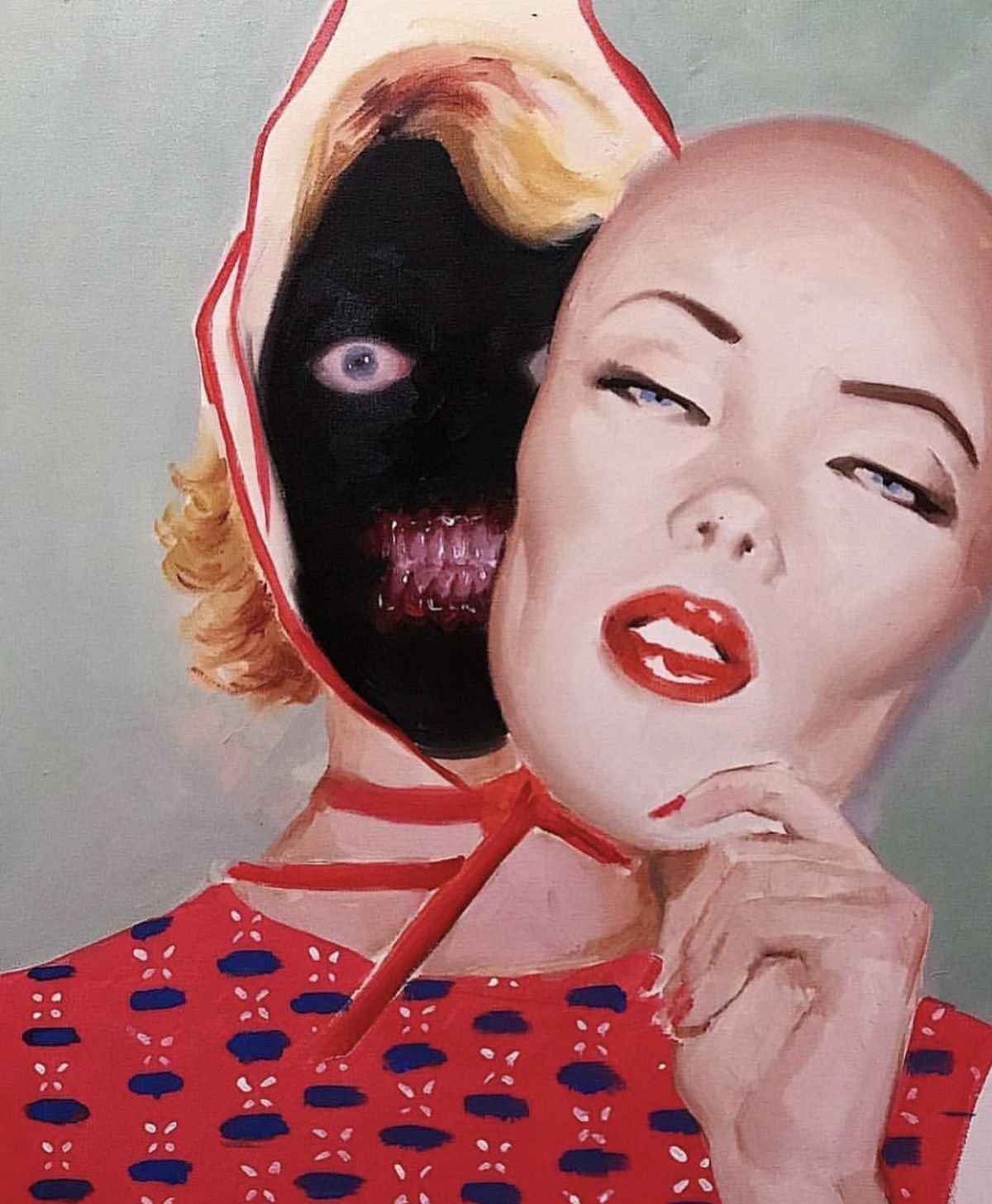 Peinture d'une femme souriante qui retire son visage comme un masque, révélant une figure sombre et inquiétante